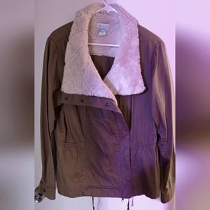Columbia bomber style shacket, army green. Size XL.